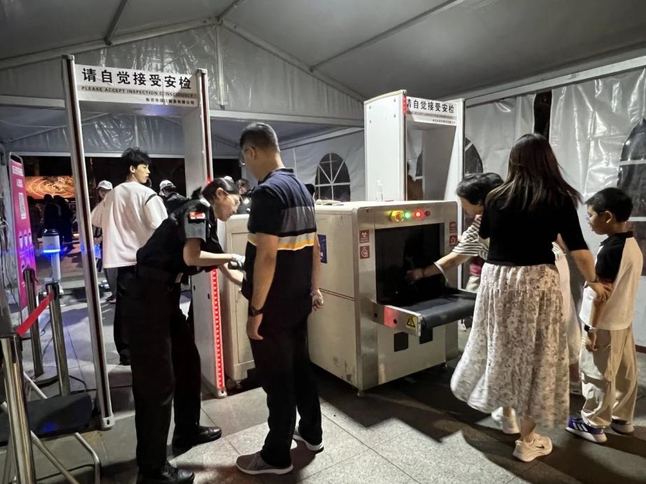 C:/Users/BA/Desktop/“安保鐵軍、硬核保障”2024系列報(bào)道四十三——月滿中秋，南京市保安服務(wù)有限公司圓滿護(hù)航“2024 南京森林音樂(lè)會(huì)”/4.jpg4