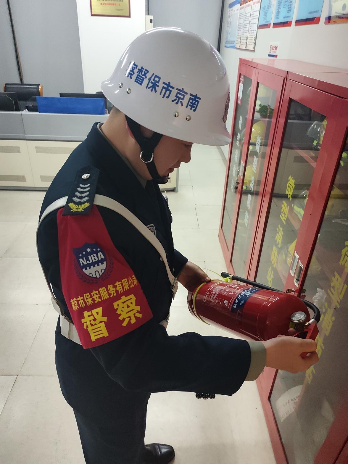 E:/25.12.10后 上傳網站留存/筑牢安全防線 護航平安元旦——南京市保安服務有限公司召開元旦節(jié)前安全生產專題部署會議/87f74c7e78e540bcf927e43a9c9d5b5c.jpg87f74c7e78e540bcf927e43a9c9d5b5c