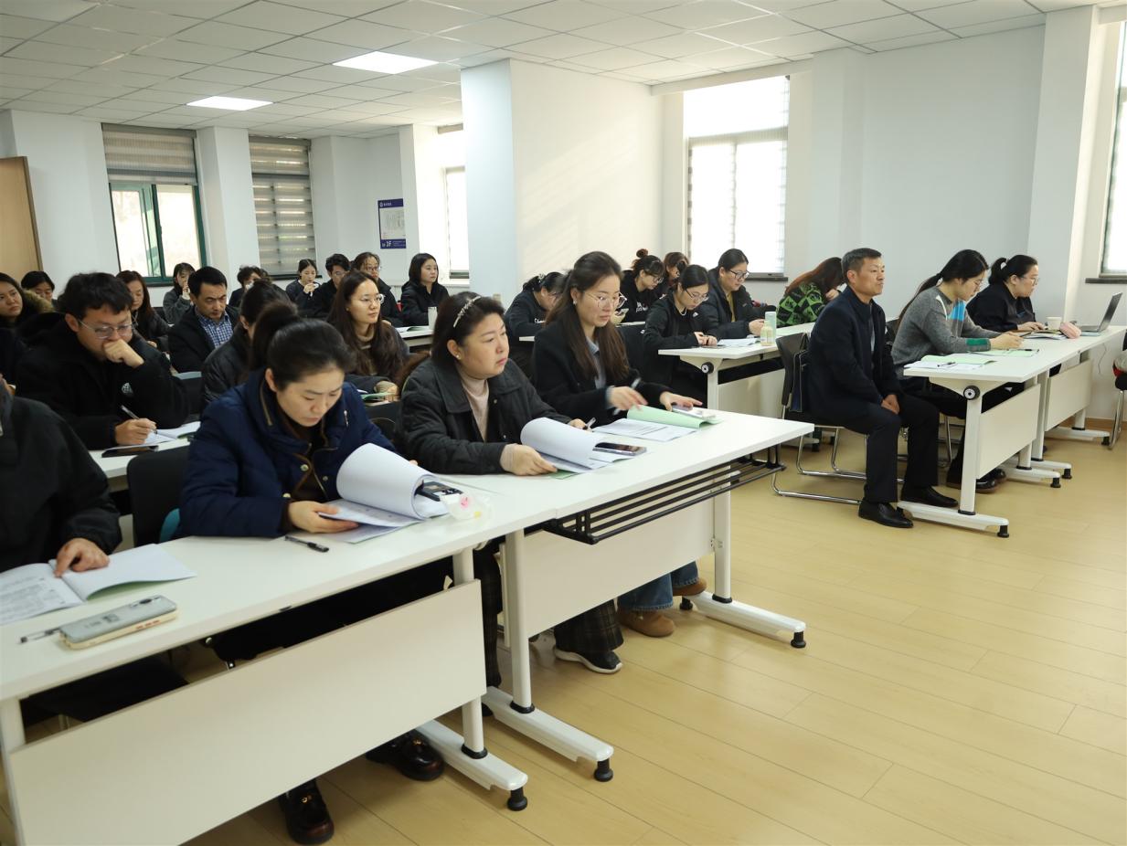 E:/25.12.10后 上傳網(wǎng)站留存/學新規(guī)強技能 防風險促合規(guī)——南京市保安服務(wù)有限公司舉辦新增值稅法專題培訓/照片/IMG_9380_副本.jpgIMG_9380_副本